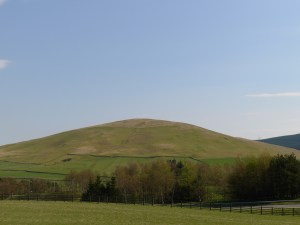 ein hügeliger start mit superben ausblicken