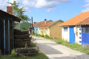 Bunte Hütten der Austernfarmer