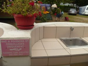 Sogar am Campingplatz merkt man, dass man im größten Austernzuchtort Europas ist