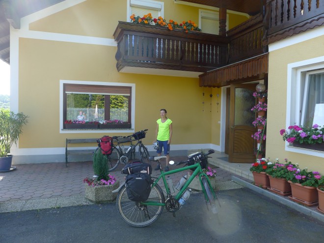 ... vor unserer etwas ruralen Unterkunft kurz vor Bad Loipersdorf