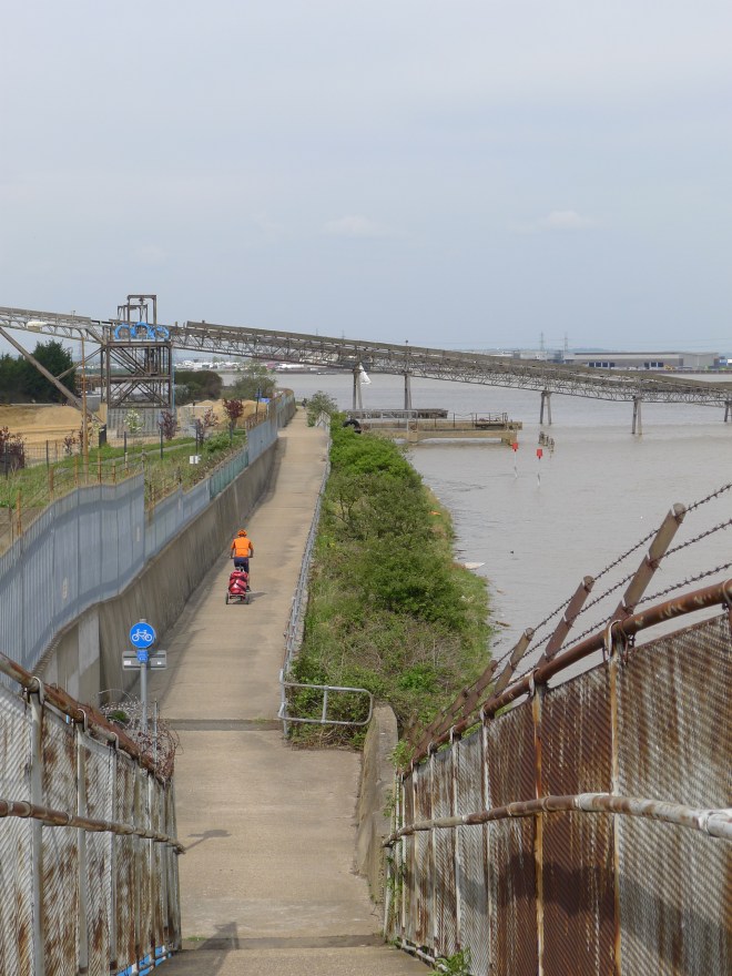 Die Stadt kommt näher.